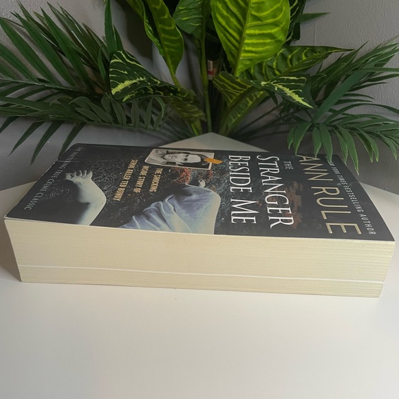 The Stranger Beside Me, Paperback book by Ann Rule, Inside Story of Ted Bundy - Picture 4 of 4